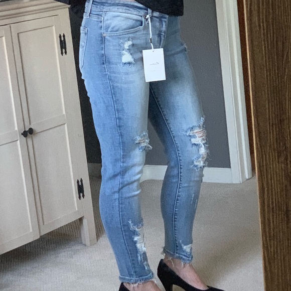 ⭐️⭐️distressed skinnies - Picture 3 of 3